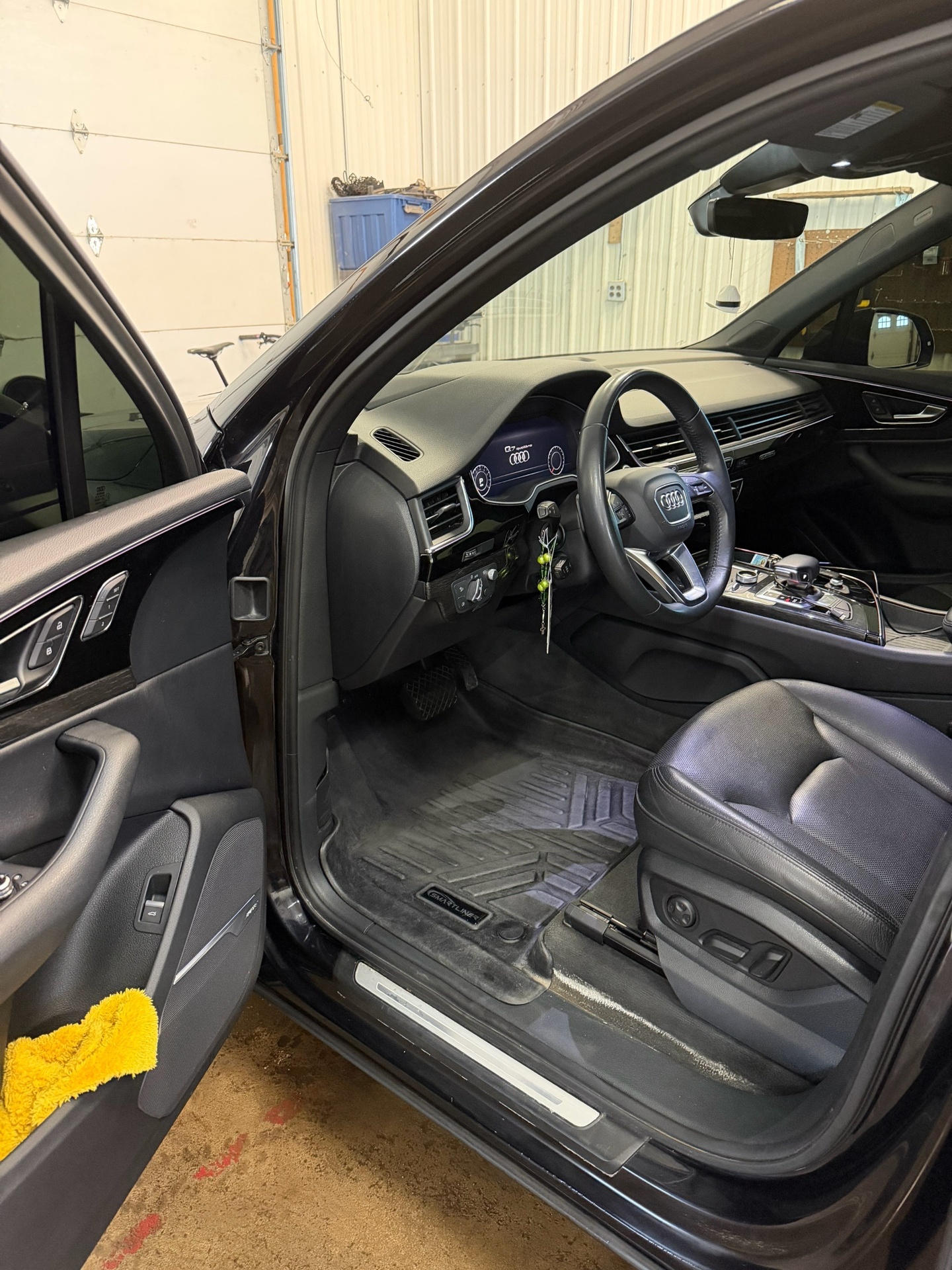 Audi Q7 — Interior After